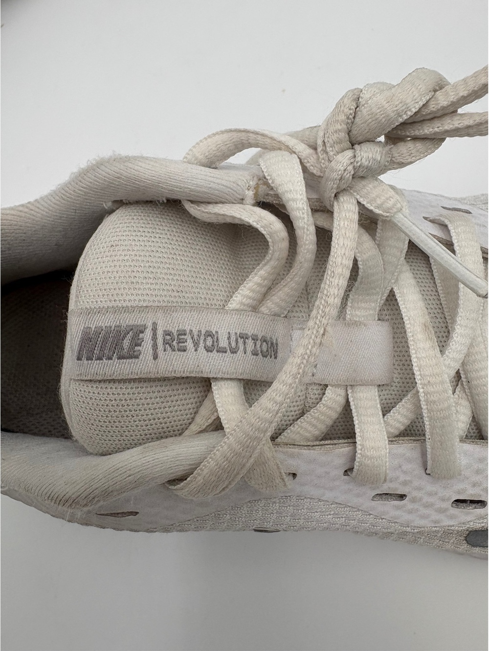 Nike Revolution 5 Woman’s 6.5 White and Gray Running Shoes Nike Sneakers - Picture 8 of 9